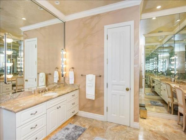 Luxurious Englewood Bayfront Home with Stunning Views