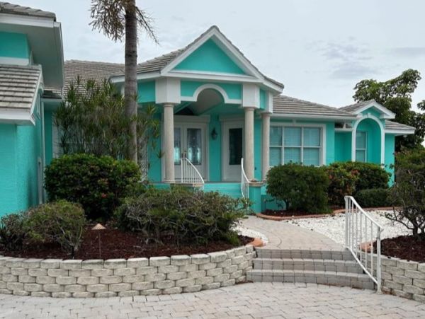 Luxurious Englewood Bayfront Home with Stunning Views