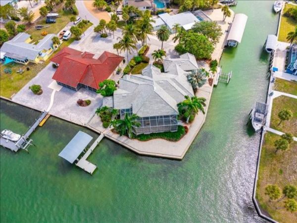 Luxurious Englewood Bayfront Home with Stunning Views