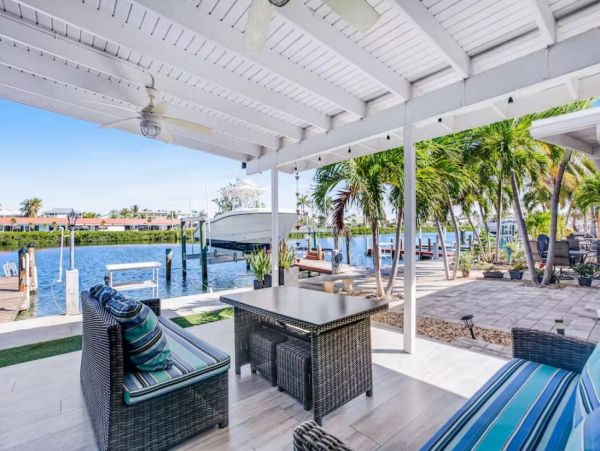 Lovely Canalfront Vacation Home in Key Colony Beach Sleeps 4