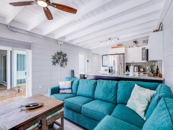 Lovely Canalfront Vacation Home in Key Colony Beach Sleeps 4