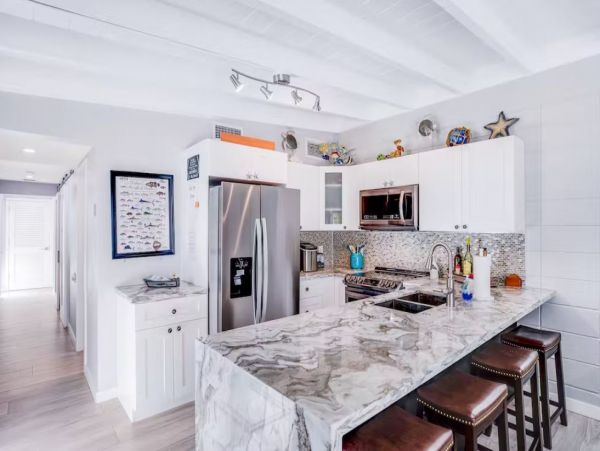 Lovely Canalfront Vacation Home in Key Colony Beach Sleeps 4