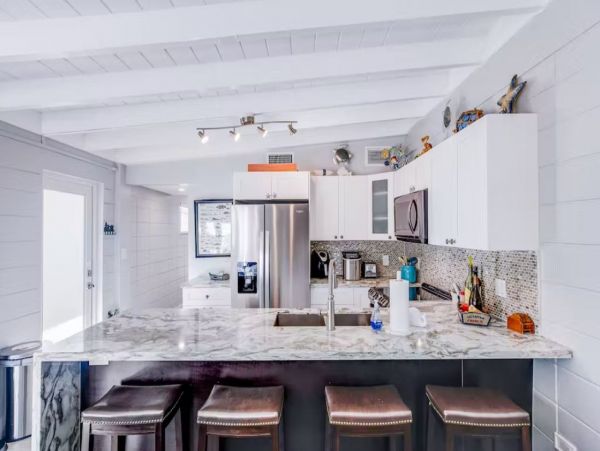 Lovely Canalfront Vacation Home in Key Colony Beach Sleeps 4