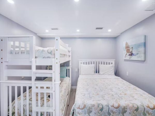Lovely Canalfront Vacation Home in Key Colony Beach Sleeps 4