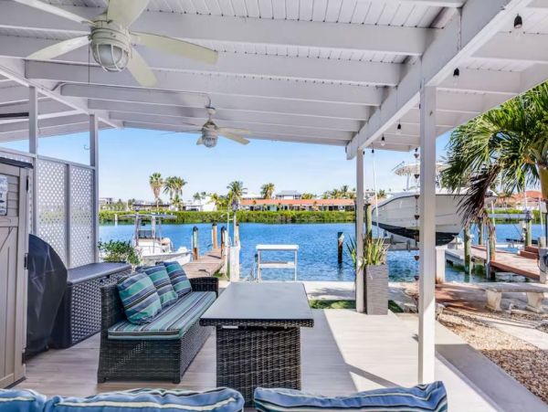Lovely Canalfront Vacation Home in Key Colony Beach Sleeps 4
