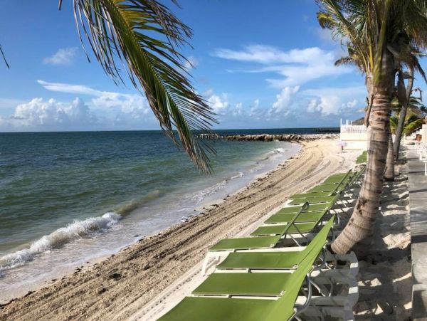 Lovely Canalfront Vacation Home in Key Colony Beach Sleeps 4