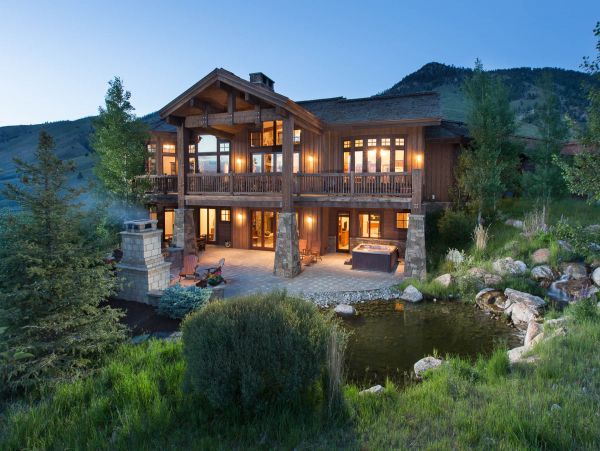 Jackson Hole Luxury Vacation Rental Sleeps Eight Guests