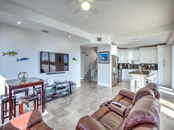 Canal Front Three Bedroom Pool Home on Marathon