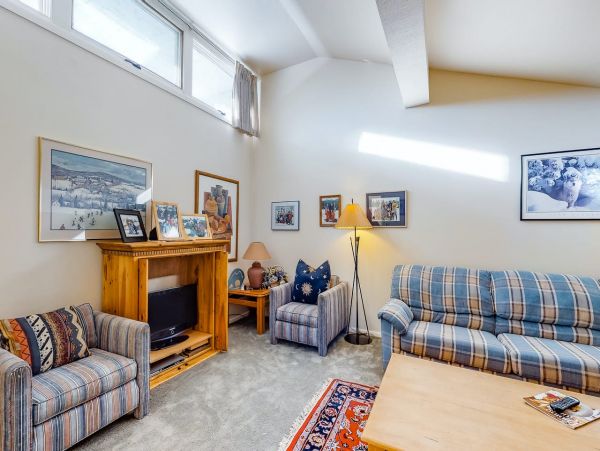 Lionshead Walk to Lift Five Bedroom Villa