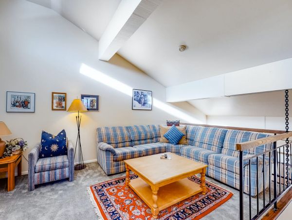 Lionshead Walk to Lift Five Bedroom Villa