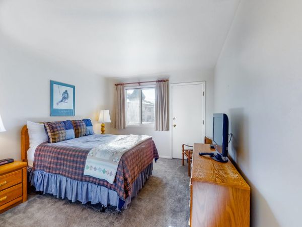 Lionshead Walk to Lift Five Bedroom Villa