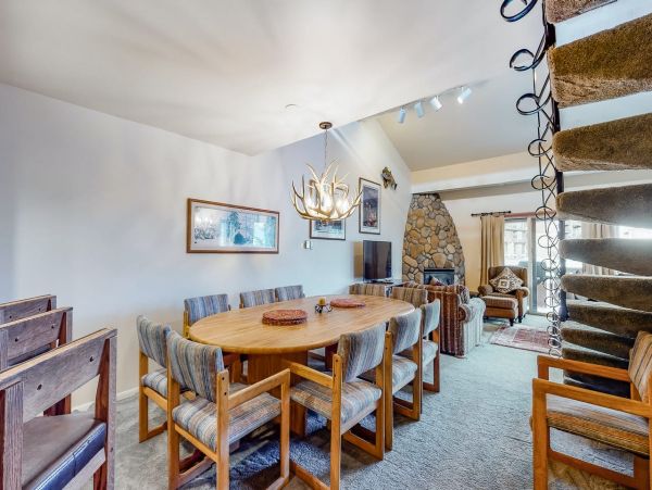 Lionshead Walk to Lift Five Bedroom Villa