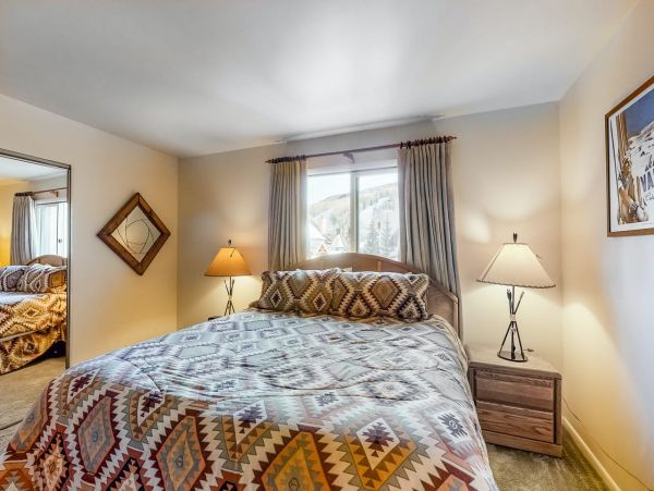 Lionshead Walk to Lift Five Bedroom Villa
