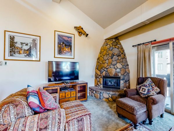 Lionshead Walk to Lift Five Bedroom Villa