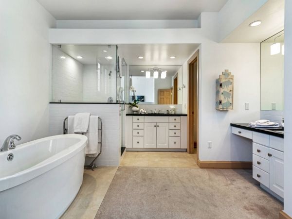Vail 4 Bedroom Plus Bonus Room Walk to Lift Vacation Home