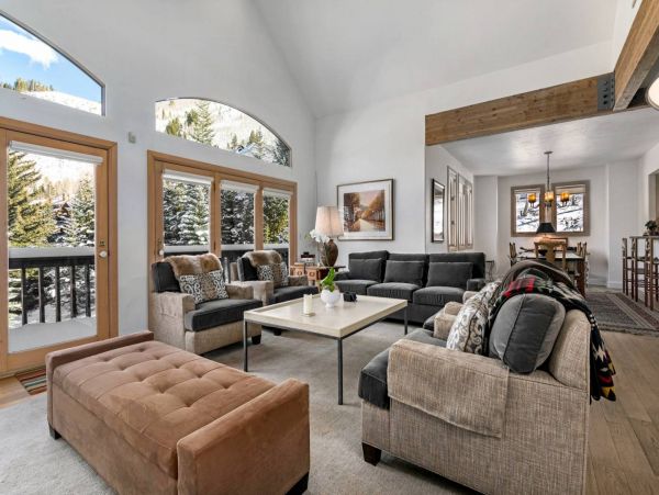 Vail 4 Bedroom Plus Bonus Room Walk to Lift Vacation Home