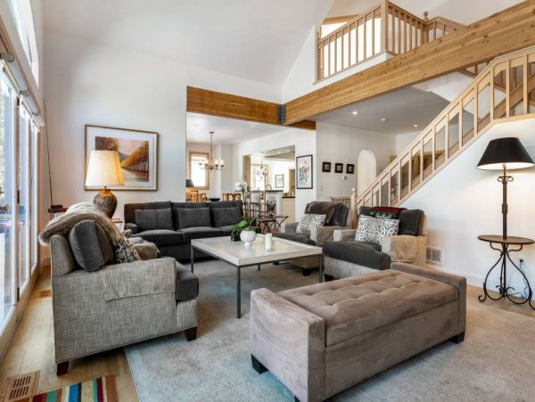 Vail 4 Bedroom Plus Bonus Room Walk to Lift Vacation Home