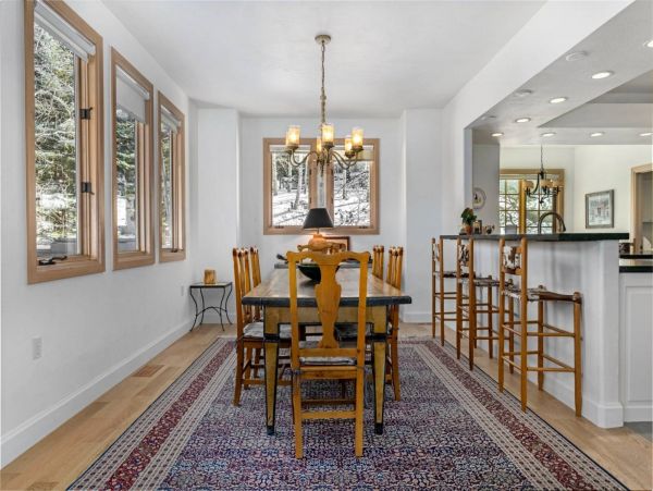 Vail 4 Bedroom Plus Bonus Room Walk to Lift Vacation Home