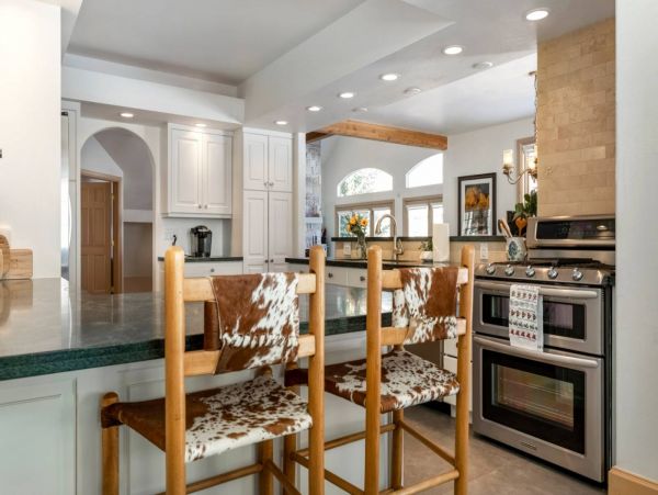 Vail 4 Bedroom Plus Bonus Room Walk to Lift Vacation Home