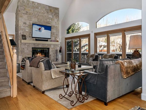 Vail 4 Bedroom Plus Bonus Room Walk to Lift Vacation Home