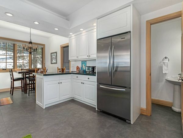 Vail 4 Bedroom Plus Bonus Room Walk to Lift Vacation Home