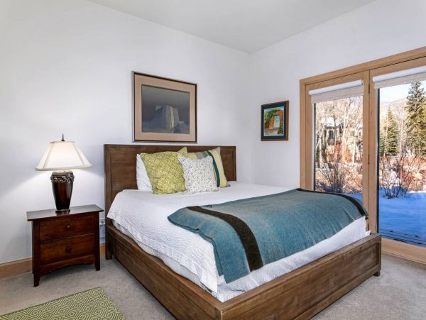 Vail 4 Bedroom Plus Bonus Room Walk to Lift Vacation Home
