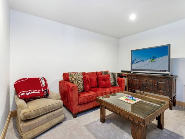 Vail 4 Bedroom Plus Bonus Room Walk to Lift Vacation Home