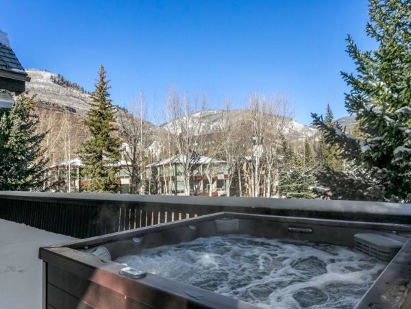 Vail 4 Bedroom Plus Bonus Room Walk to Lift Vacation Home