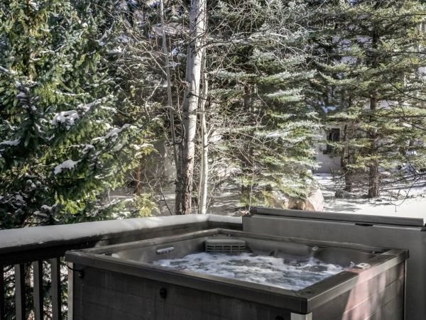 Vail 4 Bedroom Plus Bonus Room Walk to Lift Vacation Home