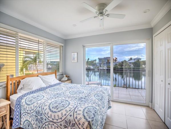 Short Walk to Beach Marathon Vacation Home Three Bedroom