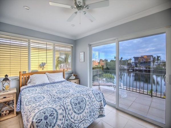 Short Walk to Beach Marathon Vacation Home Three Bedroom