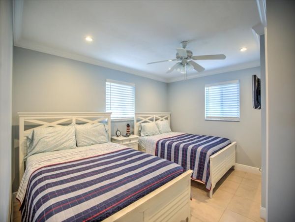 Short Walk to Beach Marathon Vacation Home Three Bedroom