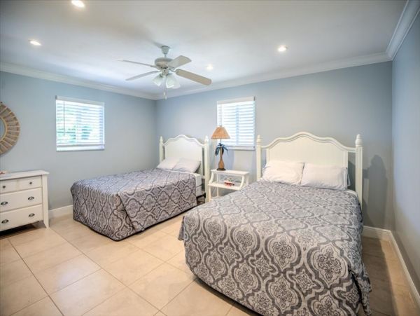 Short Walk to Beach Marathon Vacation Home Three Bedroom