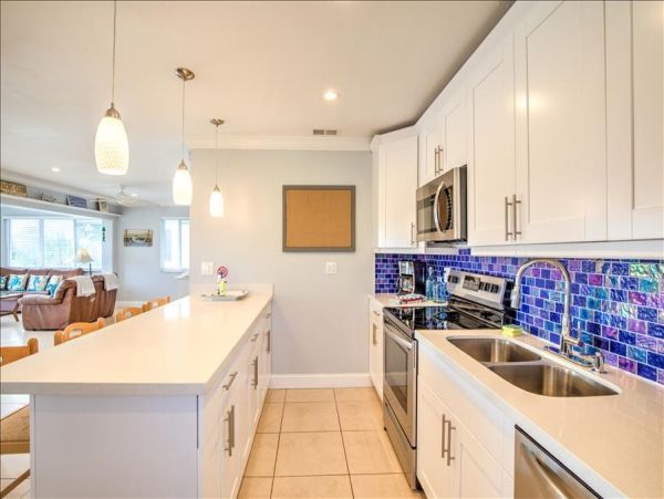 Short Walk to Beach Marathon Vacation Home Three Bedroom