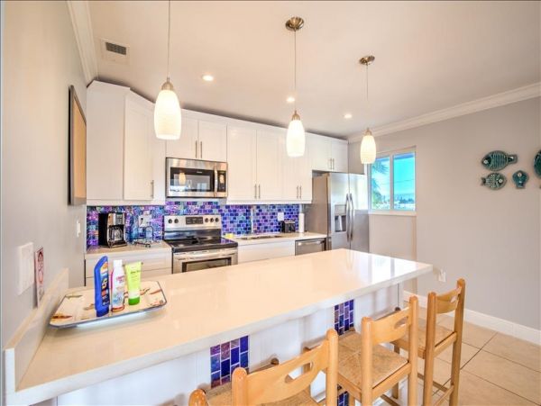 Short Walk to Beach Marathon Vacation Home Three Bedroom