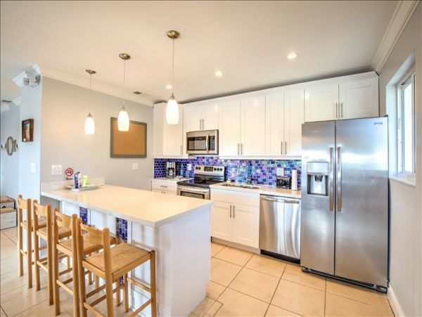 Short Walk to Beach Marathon Vacation Home Three Bedroom