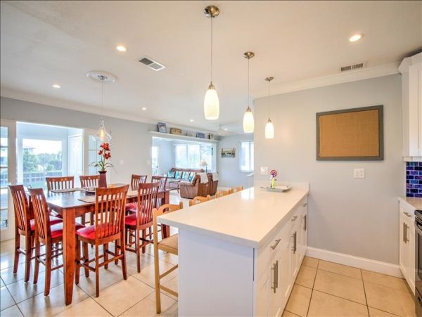 Short Walk to Beach Marathon Vacation Home Three Bedroom