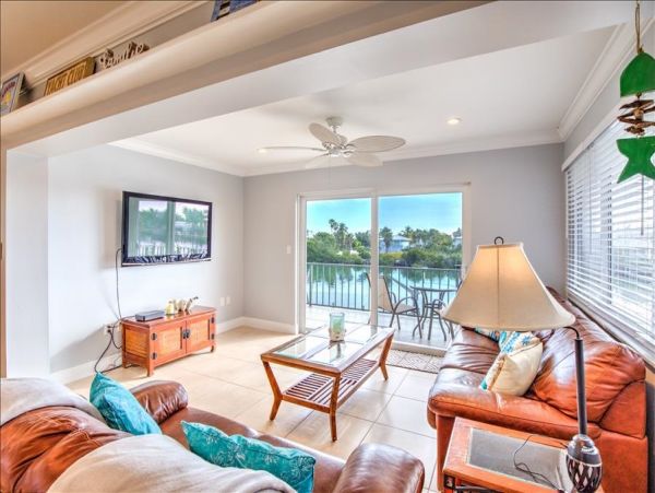 Short Walk to Beach Marathon Vacation Home Three Bedroom