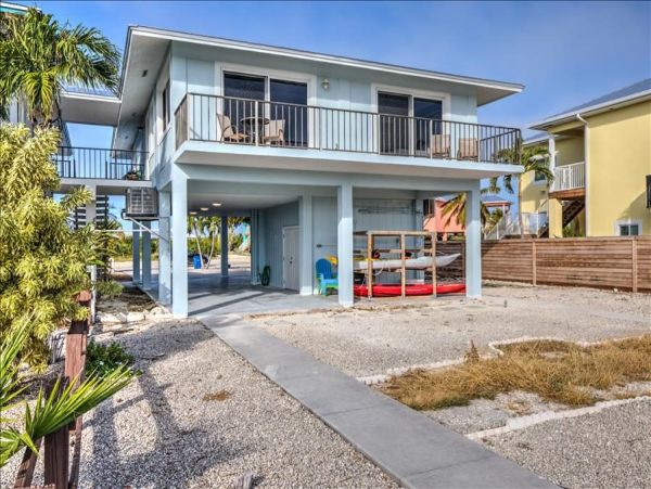 Short Walk to Beach Marathon Vacation Home Three Bedroom