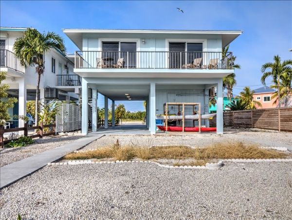 Short Walk to Beach Marathon Vacation Home Three Bedroom