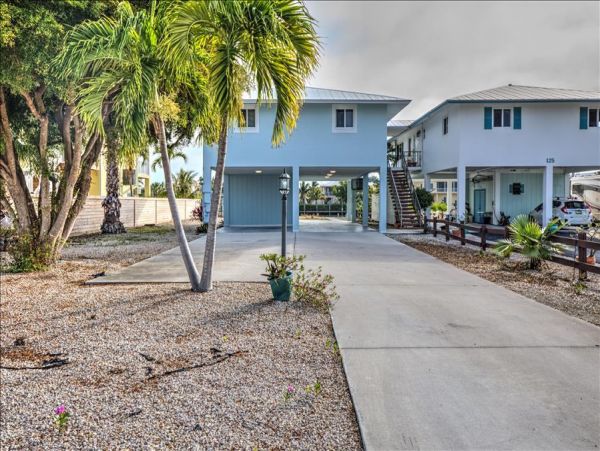 Short Walk to Beach Marathon Vacation Home Three Bedroom
