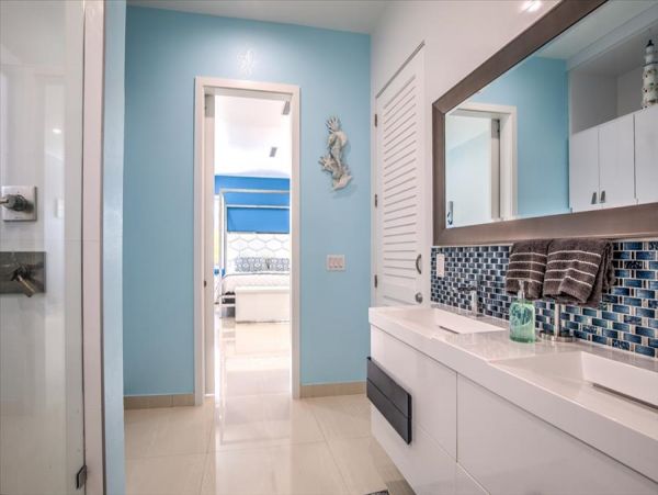 Florida Keys Waterfront Vacation Rental - Contemporary Modern Luxury Home