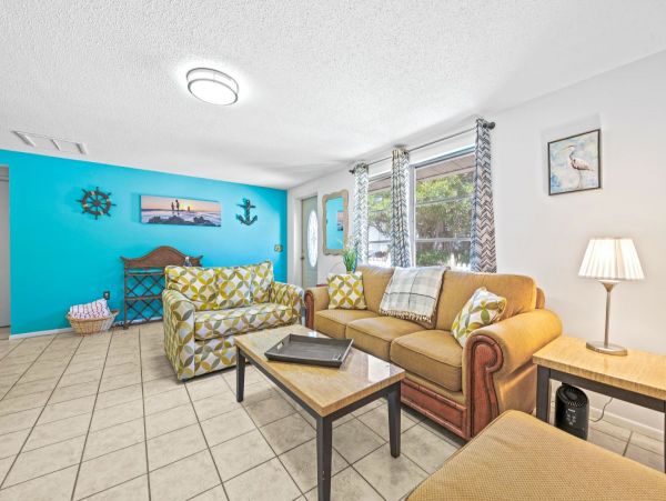 Anna Maria 2 Bedroom Vacation Home Walk To Beach