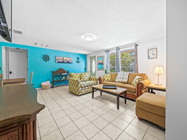 Anna Maria 2 Bedroom Vacation Home Walk To Beach