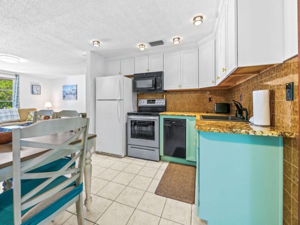 Anna Maria 2 Bedroom Vacation Home Walk To Beach