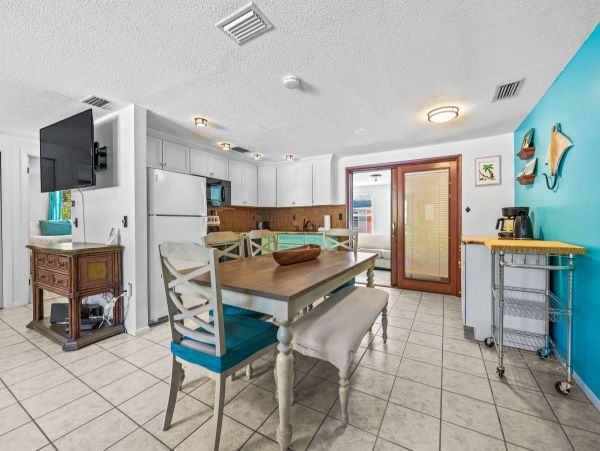 Anna Maria 2 Bedroom Vacation Home Walk To Beach