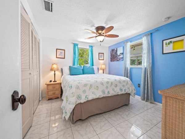 Anna Maria 2 Bedroom Vacation Home Walk To Beach