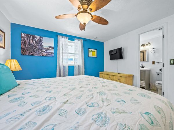 Anna Maria 2 Bedroom Vacation Home Walk To Beach