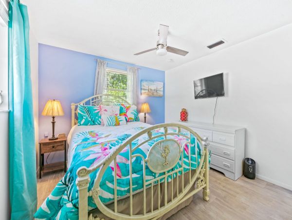 Anna Maria 2 Bedroom Vacation Home Walk To Beach