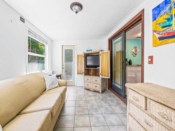 Anna Maria 2 Bedroom Vacation Home Walk To Beach